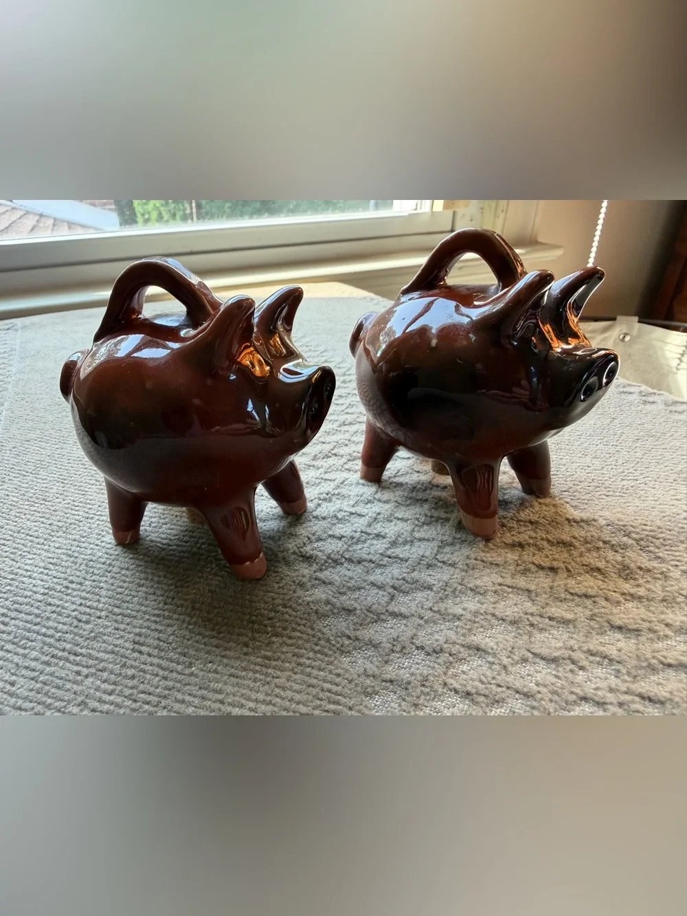 Williams Sonoma Brown Glazed pottery Ceramic Pig Salt & Pepper Shakers w/ corks